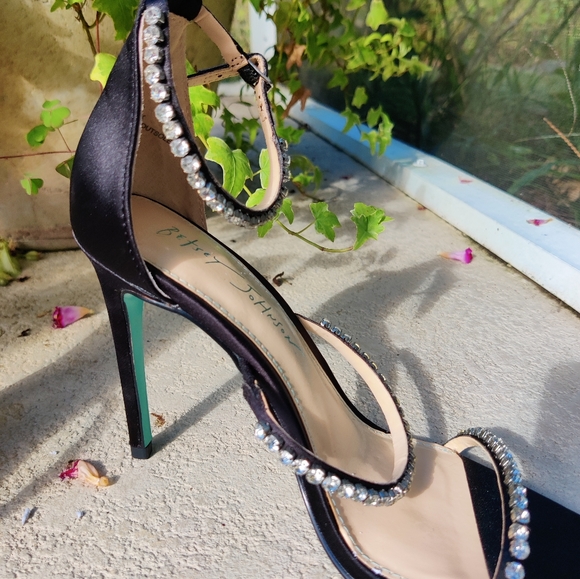 Betsy Johnson satin and rhinestone Stilletto sold on another platform - Picture 7 of 16